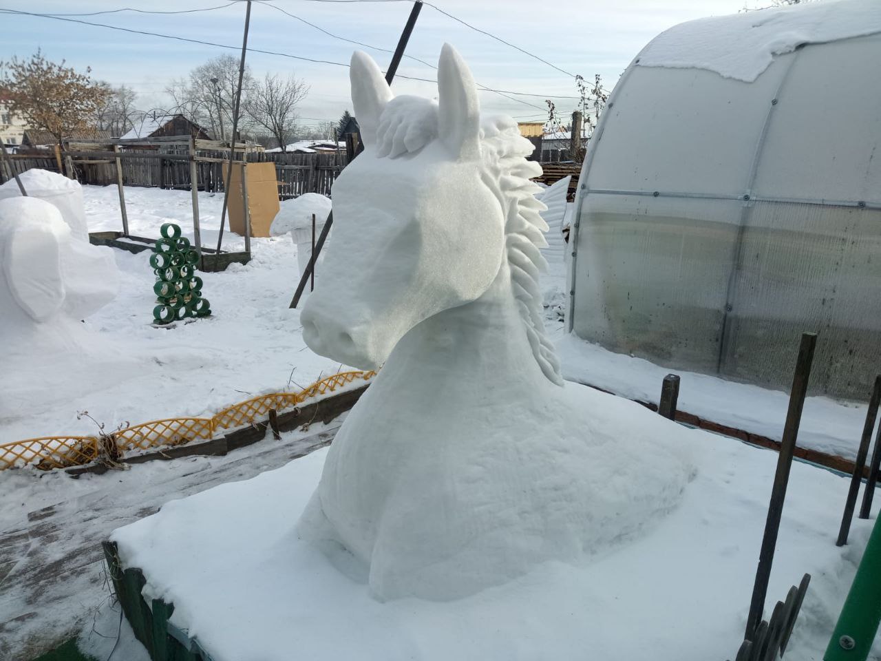 Вот уже не первый год житель Шимановска Владимир Волков создает новогоднее настроение всем жителям и гостям города Шимановск Вот уже не первый год житель Шимановска Владимир Волков создает новогоднее настроение всем жителям и гостям города Шимановск