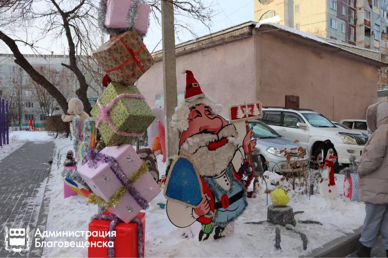 Как благовещенцы украшают свои дворы к новому году Как благовещенцы украшают свои дворы к новому году