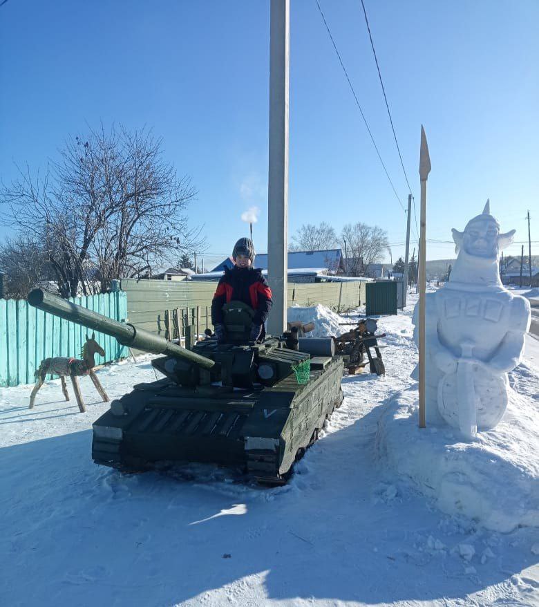 Вот уже не первый год житель Шимановска Владимир Волков создает новогоднее настроение всем жителям и гостям города Шимановск Вот уже не первый год житель Шимановска Владимир Волков создает новогоднее настроение всем жителям и гостям города Шимановск