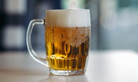 В Госдуме предложили ограничить продажу алкоголя в кафе и барах, расположенных в частном секторе