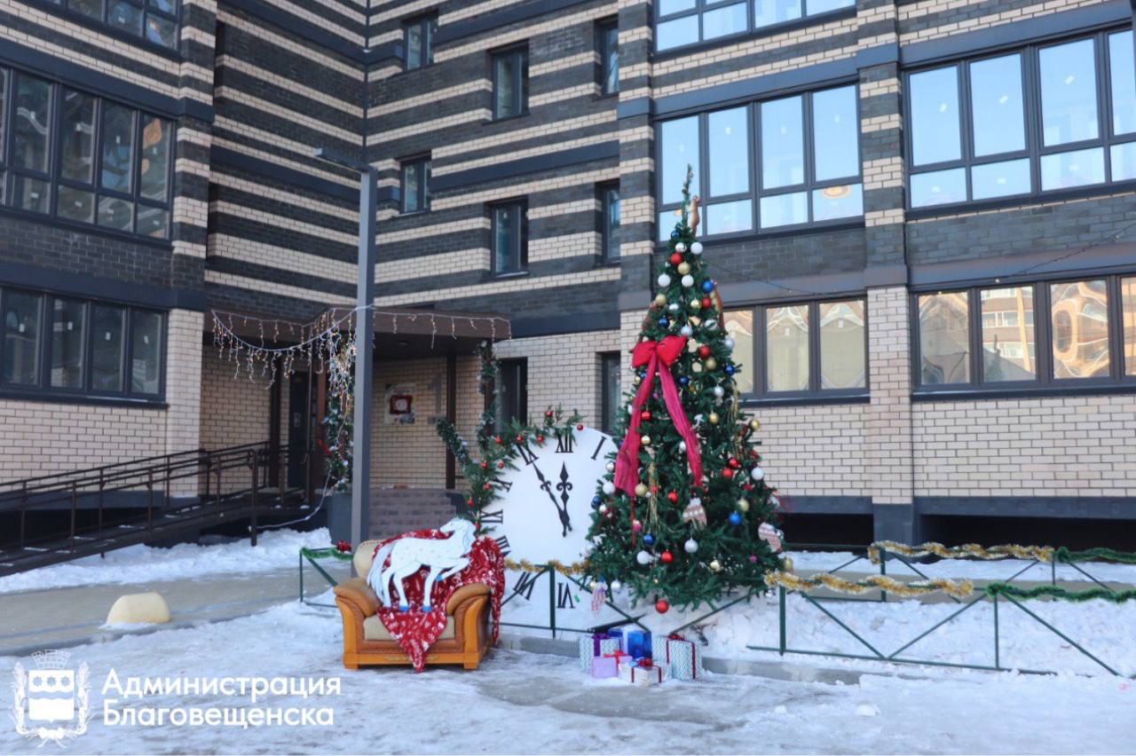 Как благовещенцы украшают свои дворы к новому году Как благовещенцы украшают свои дворы к новому году