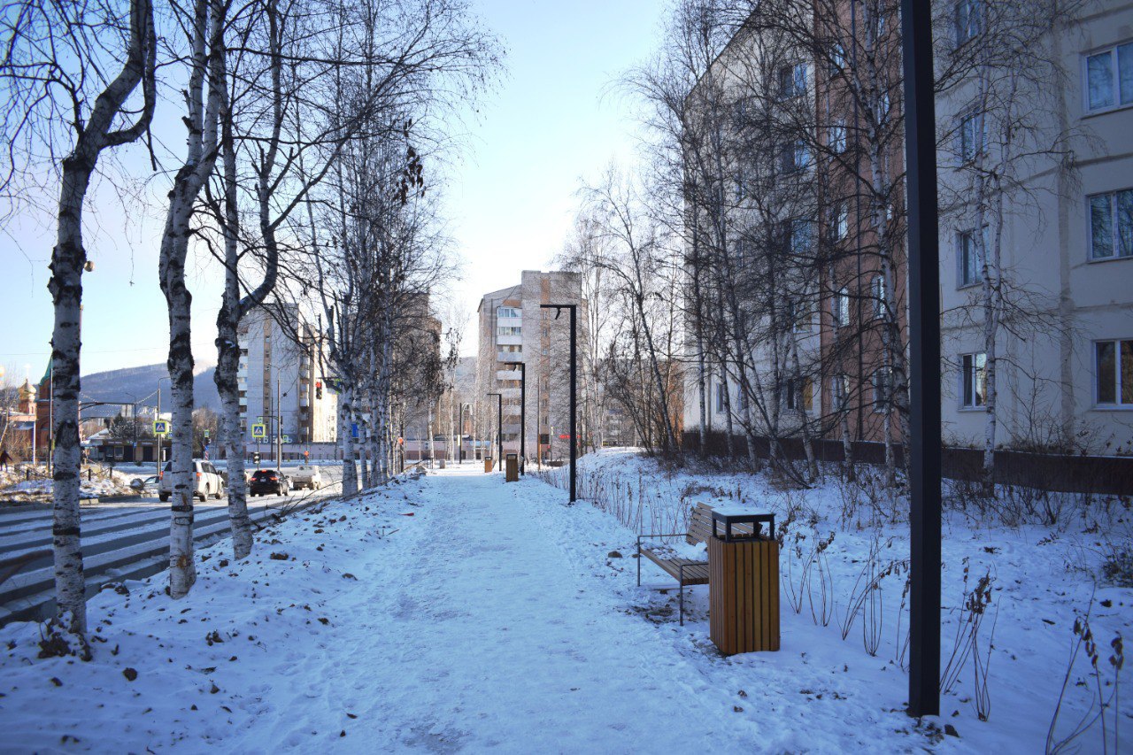 Тропы по очертаниям БАМа, смотровые площадки, игровой городок: улицу Школьную благоустроили в Тынде Тропы по очертаниям БАМа, смотровые площадки, игровой городок: улицу Школьную благоустроили в Тынде