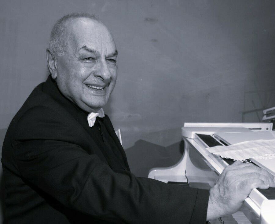 Умер советский и российский пианист и композитор, народный артист России Левон Оганезов