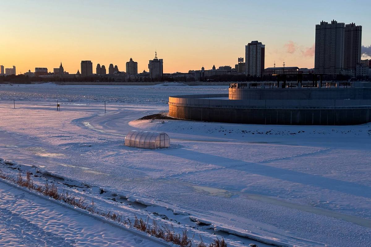 В затоне Амура на «Серебряной миле» в Благовещенске прорубили купель