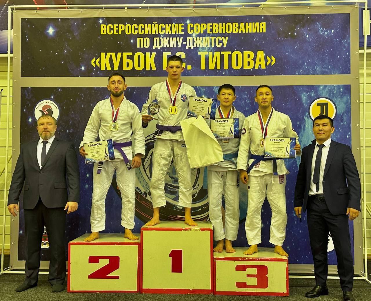 Золотая победа амурского спортсмена: Анатолий Ложкин завоевал три медали по джиу-джитсу