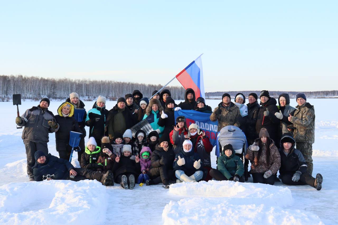 Пегас расправляет крылья: как художники из Магдагачей рисовали открытку на фестиваль «Чудеса на льду» Пегас расправляет крылья: как художники из Магдагачей рисовали открытку на фестиваль «Чудеса на льду»