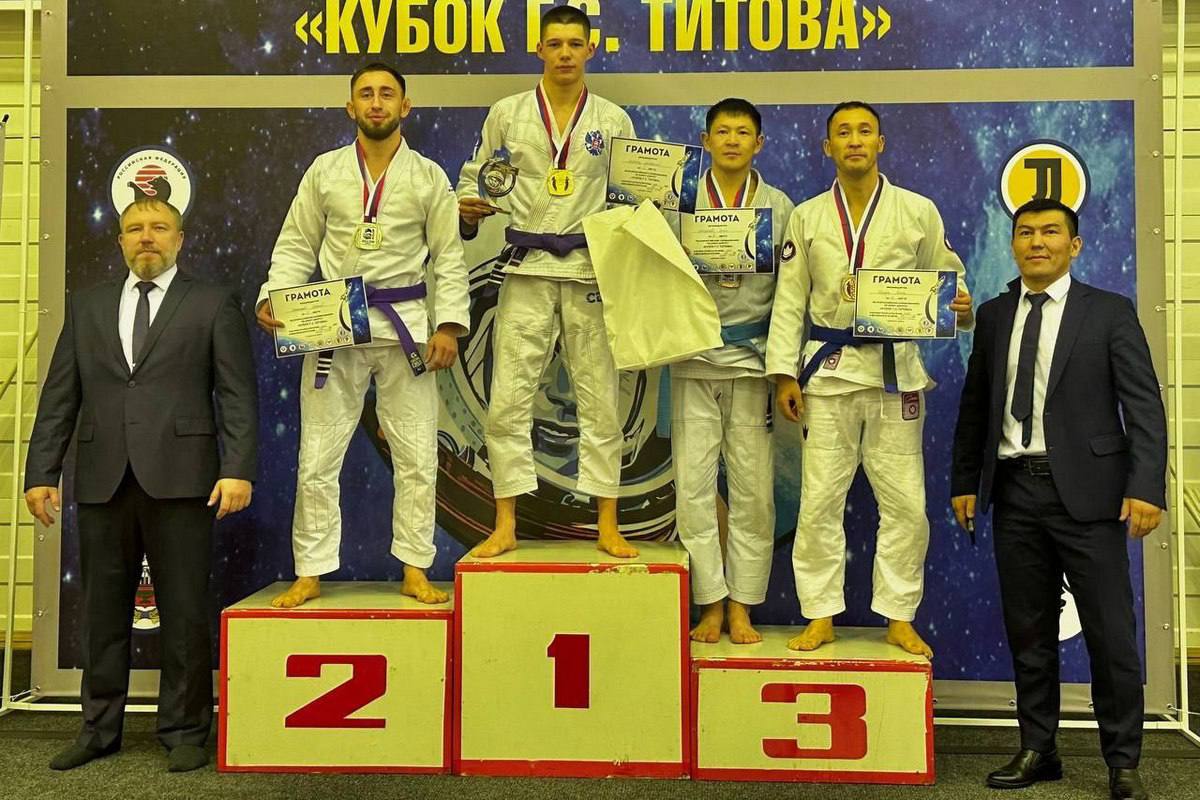Амурчанин Анатолий Ложкин завоевал три золотых медали на двух крупных турнирах по джиу-джитсу