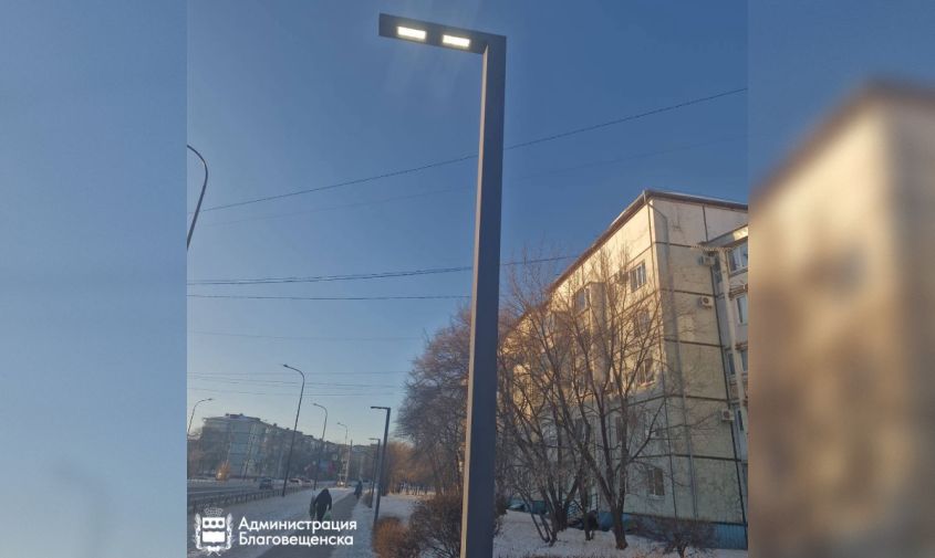 В Благовещенске после жалоб горожан ремонтируют уличные фонари возле «Харбина» и поликлиники №1