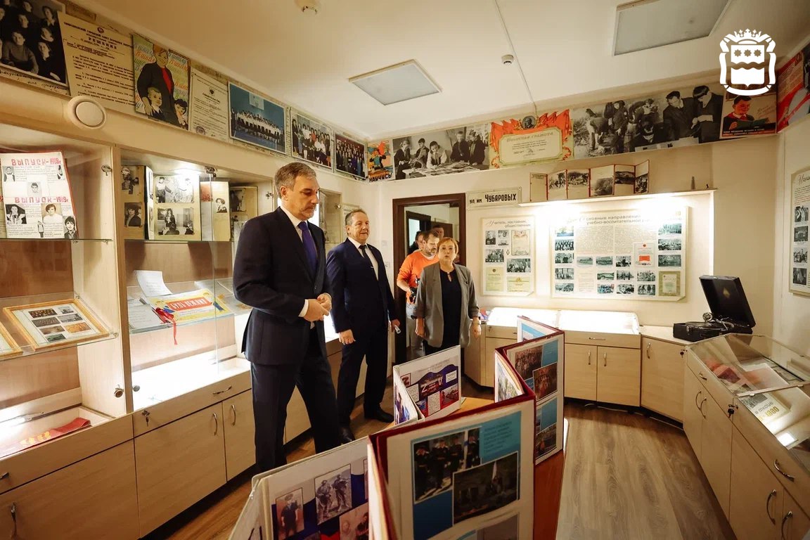 Губернатор Василий Орлов в ходе рабочей поездки в Свободный посетил школу №5 Губернатор Василий Орлов в ходе рабочей поездки в Свободный посетил школу №5