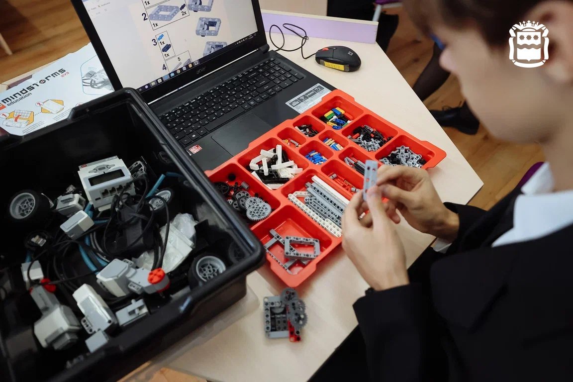 Губернатор Василий Орлов в ходе рабочей поездки в Свободный посетил школу №5 Губернатор Василий Орлов в ходе рабочей поездки в Свободный посетил школу №5