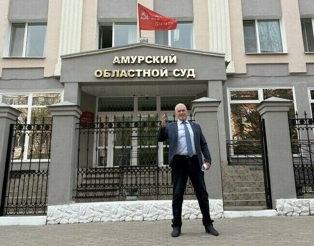 В среду, 17 декабря, на свободу после отбывания наказания в колонии общего режима вышел известный в Приамурье бизнесмен, бывший вице-спикер регионального парламента Александр Синьков