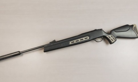 Ìîùíåå â 8 ðàç: àìóð÷àíèíà, «óëó÷øèâøåãî» ïíåâìàòè÷åñêóþ âèíòîâêó, æäåò ñóä çà íåçàêîííîå èçãîòîâëåíèå îðóæèÿ