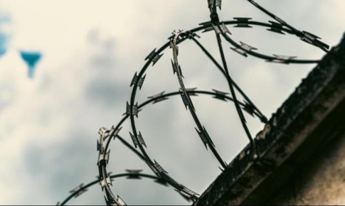 Вывели на уборку и оставили без надзора: в Приамурье из колонии сбежал заключенный