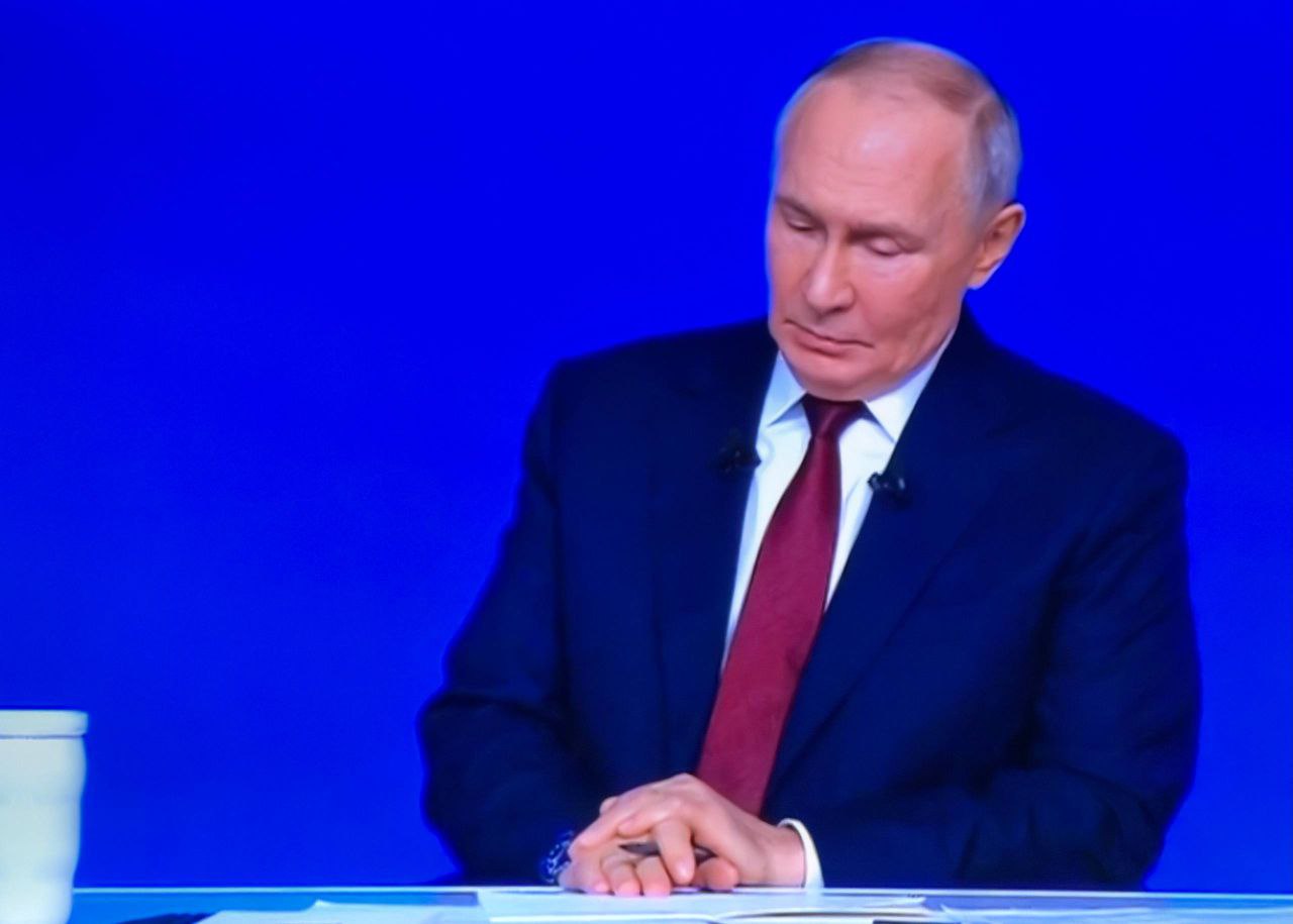 Война — это очень тяжелая нагрузка для экономики, подчеркнул ведущий Павел Зарубин