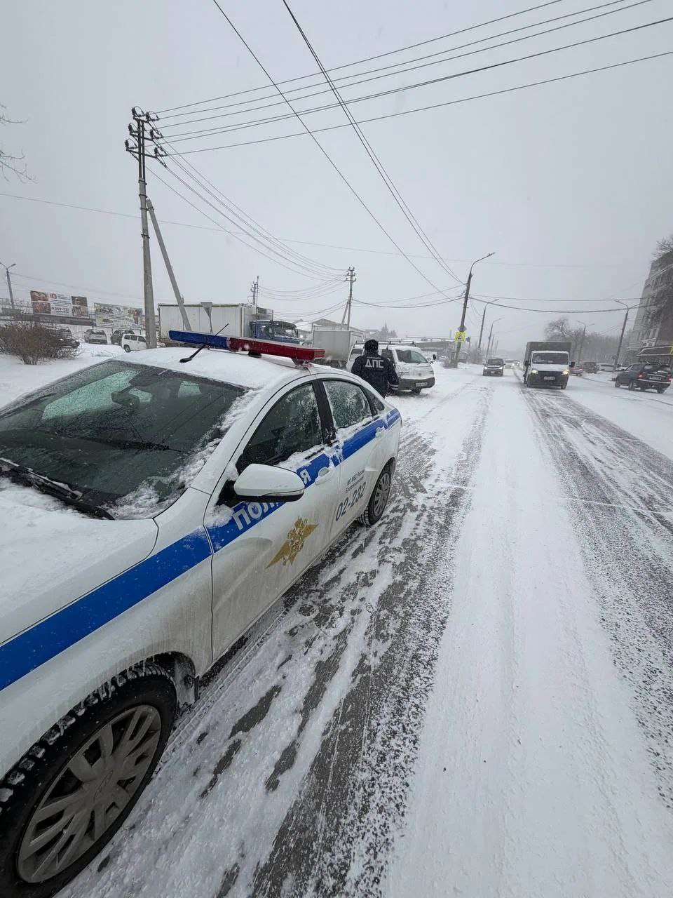 Сильный снегопад и метель резко ухудшили видимость и условия на дорогах Амурской области