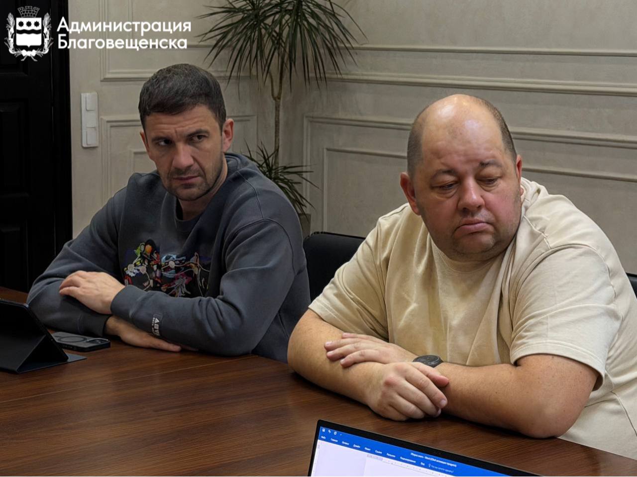 Почти 800 тонн снега вывезено и около 80 километров дорог и тротуаров очищено с момента окончания снегопада: мэр Олег Имамеев провел очередной штаб по ликвидации последствий циклона Почти 800 тонн снега вывезено и около 80 километров дорог и тротуаров очищено с момента окончания снегопада: мэр Олег Имамеев провел очередной штаб по ликвидации последствий циклона