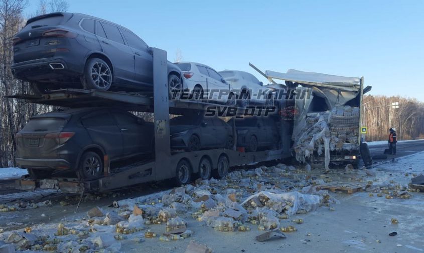 В Шимановском округе на федеральной трассе «Амур» столкнулись автовоз и фура с пивом