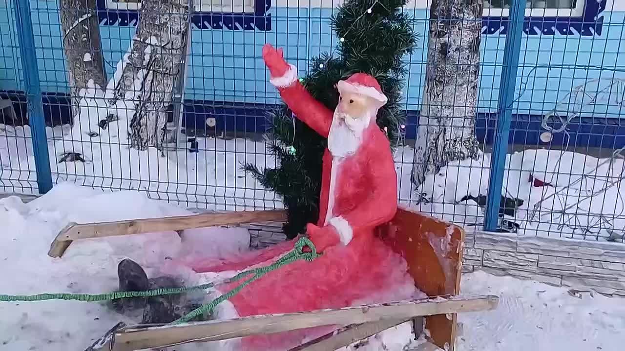 Хулиганы продолжают атаковать праздничный декор, на этот раз в Зее