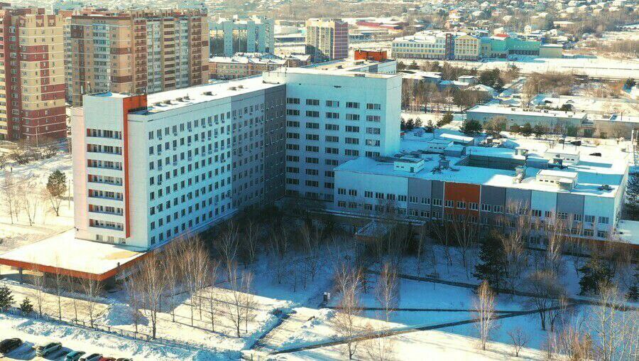 Медсестры Амурской областной больницы массово судятся из-за того, что им урезали зарплаты