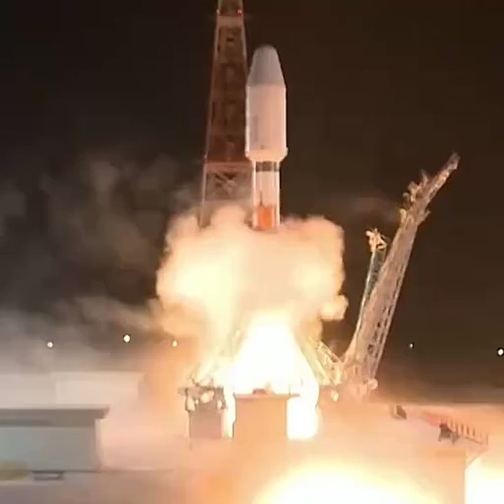 Ракета отработала штатно, разгонный блок отделился от третьей ступени ракеты и выводит космические аппараты на заданные орбиты