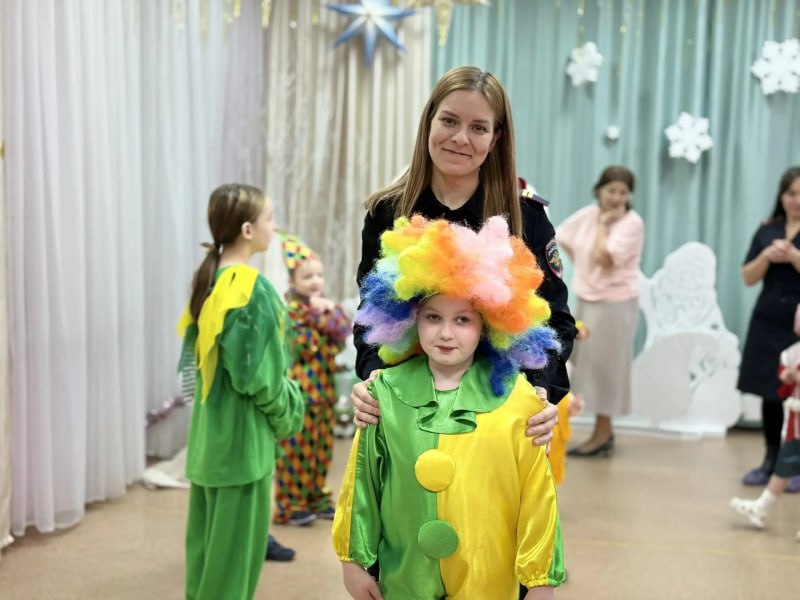 В Приамурье Полицейский Дед Мороз и Снегурочка подарили праздник воспитанникам центра «Мечта» В Приамурье Полицейский Дед Мороз и Снегурочка подарили праздник воспитанникам центра «Мечта»