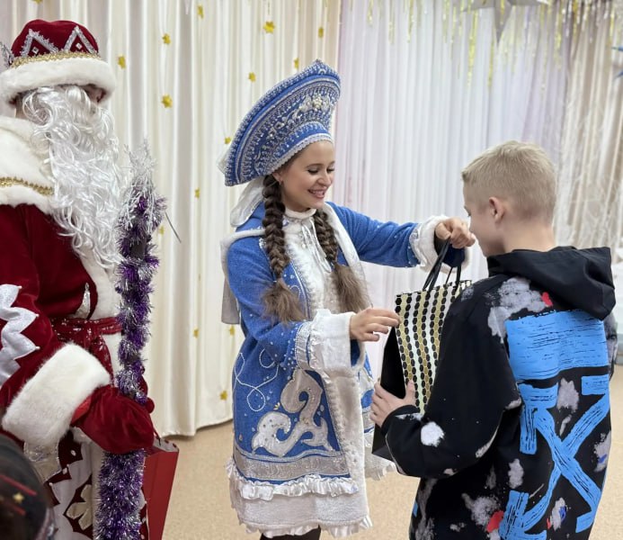 В Приамурье Полицейский Дед Мороз и Снегурочка подарили праздник воспитанникам центра «Мечта» В Приамурье Полицейский Дед Мороз и Снегурочка подарили праздник воспитанникам центра «Мечта»