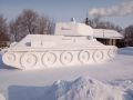 Внук попросил слепить танк: амурчанин создал снежный Т-34-85