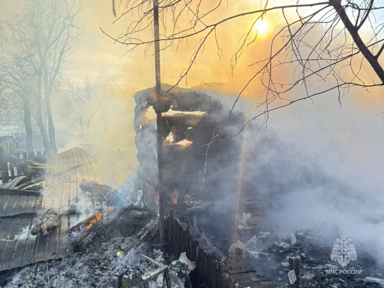 Семья амурчан чуть не сгорела в собственном доме Семья амурчан чуть не сгорела в собственном доме