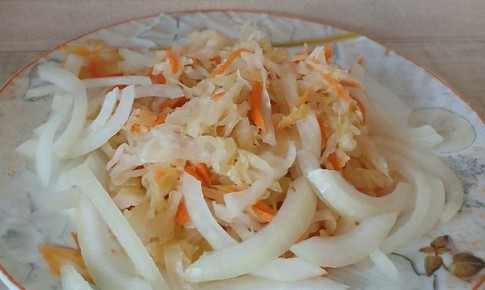 Об уникальных свойствах квашеной капусты в новогодние праздники рассказал диетолог