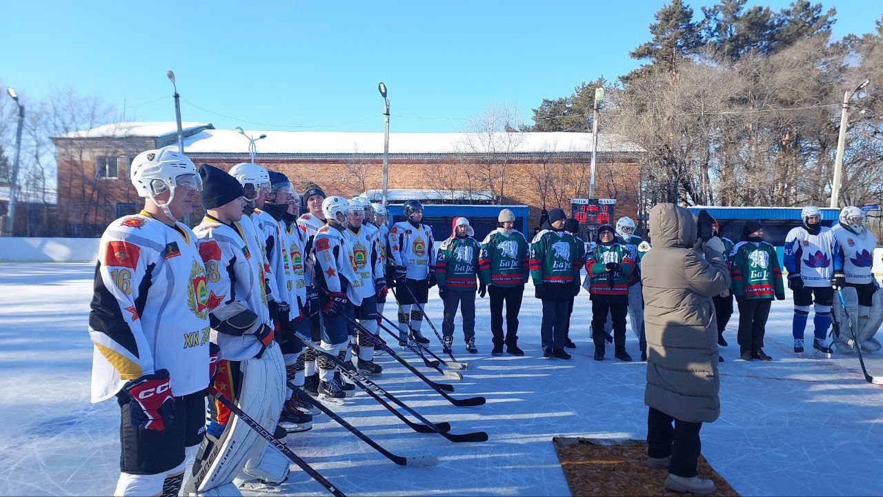 Сегодня наша съёмочная группа работает в Константиновском районе, где на льду вновь встретились сильнейшие хоккейные команды области Сегодня наша съёмочная группа работает в Константиновском районе, где на льду вновь встретились сильнейшие хоккейные команды области
