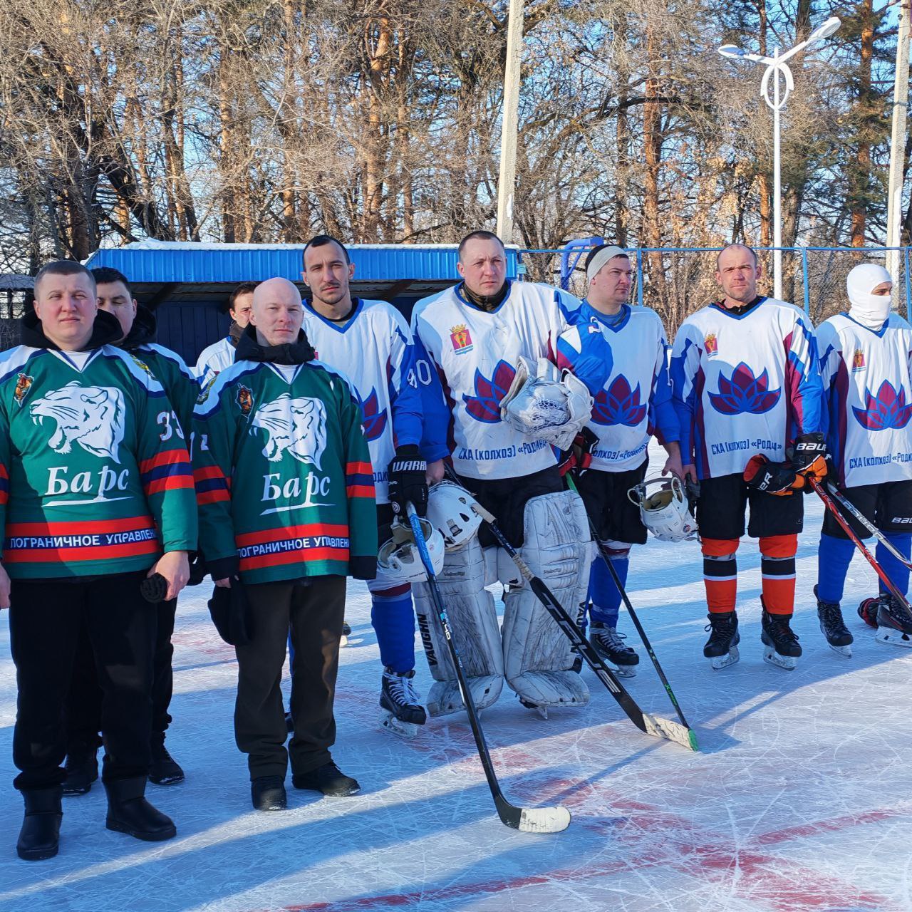 Сегодня наша съёмочная группа работает в Константиновском районе, где на льду вновь встретились сильнейшие хоккейные команды области Сегодня наша съёмочная группа работает в Константиновском районе, где на льду вновь встретились сильнейшие хоккейные команды области