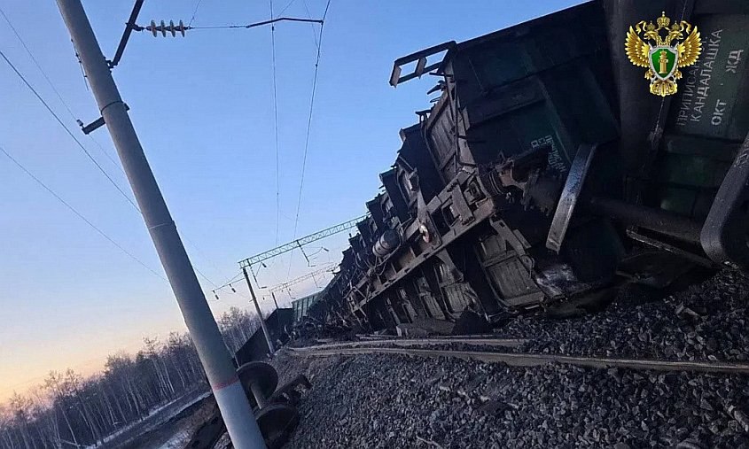 Более 400 железнодорожников ликвидируют последствия схода вагонов в Амурской области