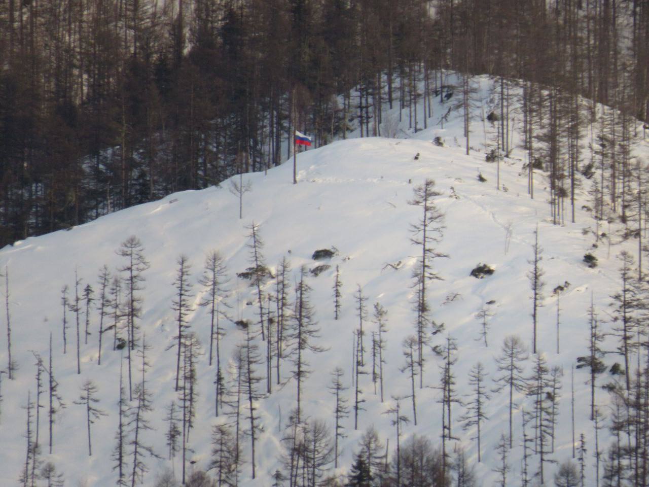 Привет с Большого Тарнака: жители Экимчана проводят январские каникулы в походах на заснеженные сопки Привет с Большого Тарнака: жители Экимчана проводят январские каникулы в походах на заснеженные сопки