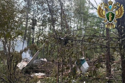 Самолёт Ан-24, потерпевший крушение в Амурской области в июле прошлого года, был ниже безопасной высоты на 500 метров, а ливень и облачность не позволили экипажу видеть землю при заходе на посадку