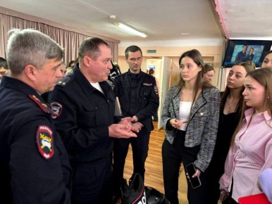 Сотрудники МУ МВД России «Благовещенское» присоединились к Всероссийской акции «Студенческий десант»