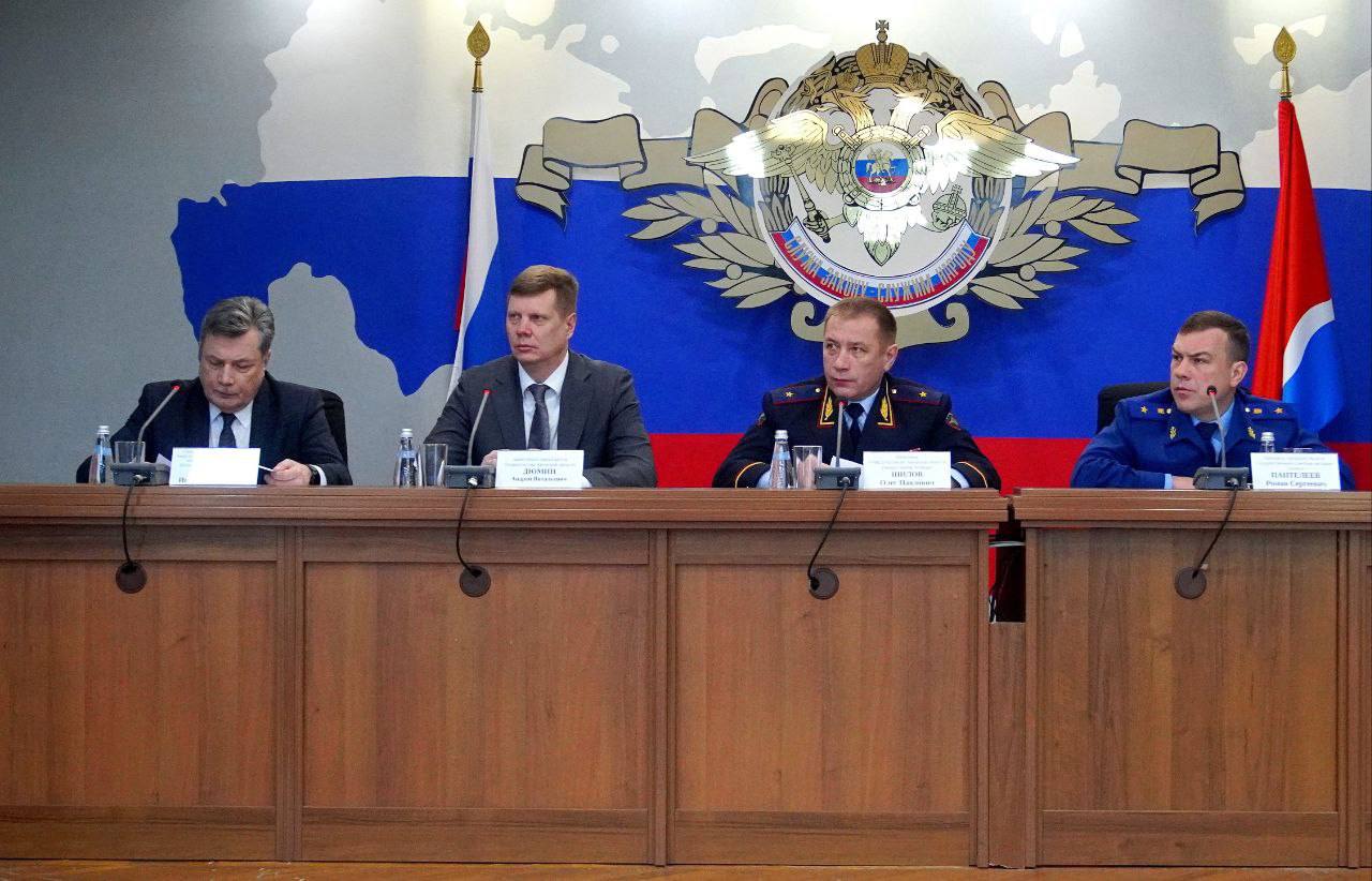 Прокурор Амурской области Роман Пантелеев принял участие в итоговом заседании коллегии регионального управления МВД Прокурор Амурской области Роман Пантелеев принял участие в итоговом заседании коллегии регионального управления МВД