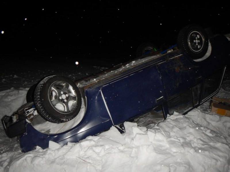 Пьяный житель Тамбовки угнал ВАЗ, устроил аварию и перевернул машину в кювете