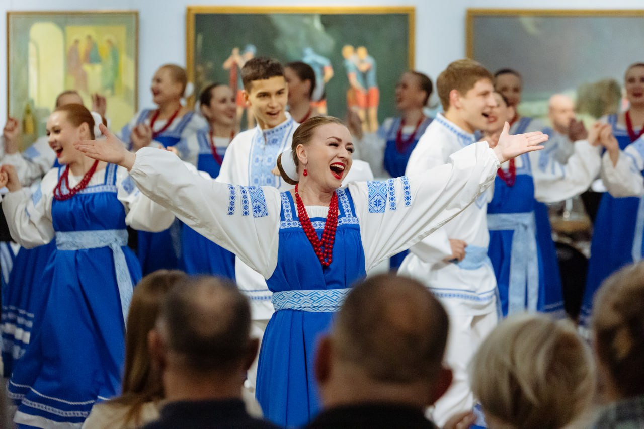 Кто сказал, что в музее должно быть тихо? Амурский народный хор дал свой первый концерт в 2026 году в стенах Амурского областного краеведческого музея, рассказали в АОДНТ Кто сказал, что в музее должно быть тихо? Амурский народный хор дал свой первый концерт в 2026 году в стенах Амурского областного краеведческого музея, рассказали в АОДНТ