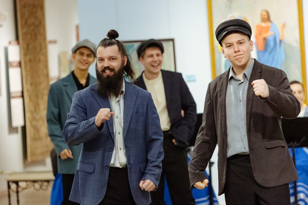 Кто сказал, что в музее должно быть тихо? Амурский народный хор дал свой первый концерт в 2026 году в стенах Амурского областного краеведческого музея, рассказали в АОДНТ Кто сказал, что в музее должно быть тихо? Амурский народный хор дал свой первый концерт в 2026 году в стенах Амурского областного краеведческого музея, рассказали в АОДНТ