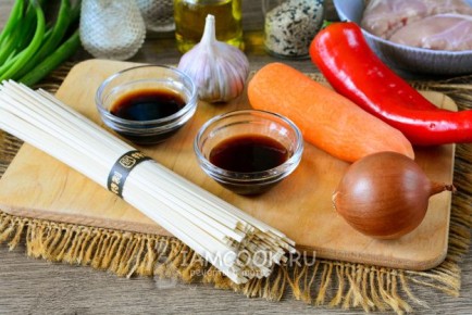 Лапша с курицей по-корейски: быстро и просто на каждый день