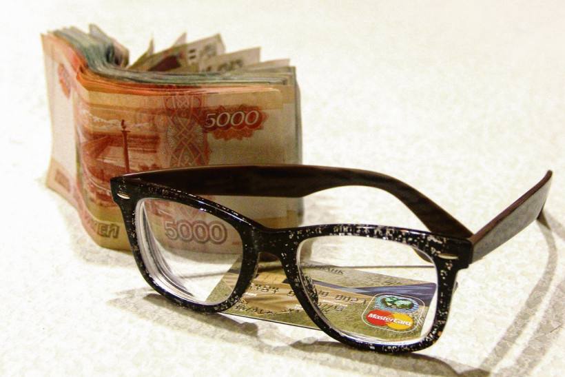 Мошенники массово обзванивают благовещенцев, предлагая «пайки» и «повышенные пенсии»