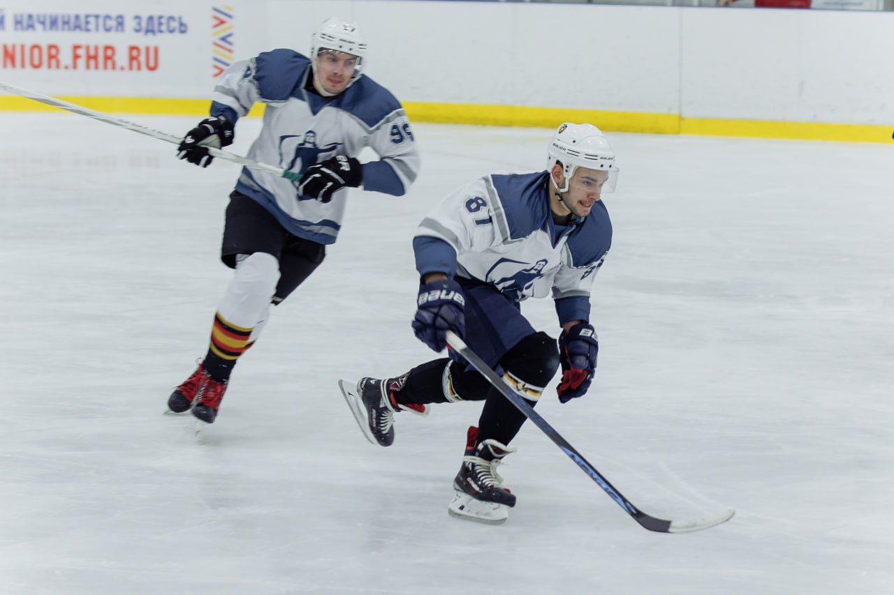 Сотрудники следственного управления Следственного комитета Российской Федерации по Амурской области приняли в чемпионате по хоккею, посвященному 15-летию образования ведомства Сотрудники следственного управления Следственного комитета Российской Федерации по Амурской области приняли в чемпионате по хоккею, посвященному 15-летию образования ведомства