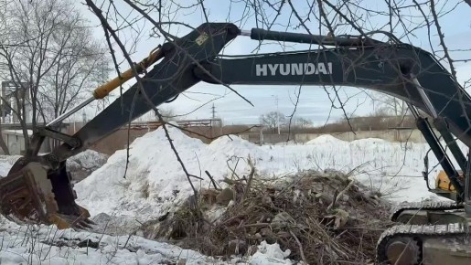 В Благовещенске приступили к расчистке одного из самых замусоренных участков Бурхановки — от Асташинских озёр до складов ИПК «Приамурье»