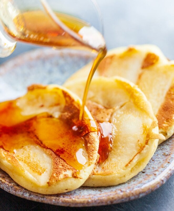 Удивительные яблочные оладьи: новый взгляд на классический десерт