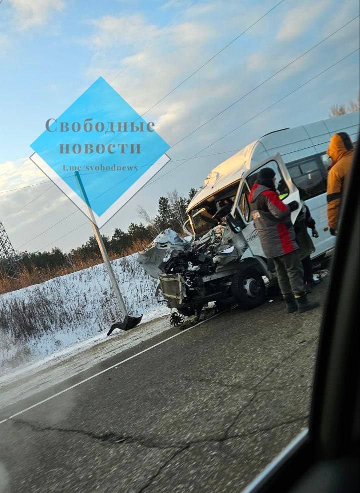 В столкновении «Газели» с автокраном под Свободным погиб один человек и пострадало четверо В столкновении «Газели» с автокраном под Свободным погиб один человек и пострадало четверо