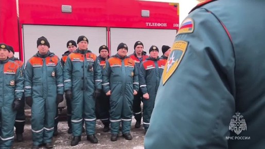 На поиски вертолета из Благовещенска отправились спасатели поисково-спасательного отряда и аэромобильная группировка ГУ МЧС России по Амурской области в количестве 36 человек и 12 единиц техники, в том числе 3 снегохода и 1...