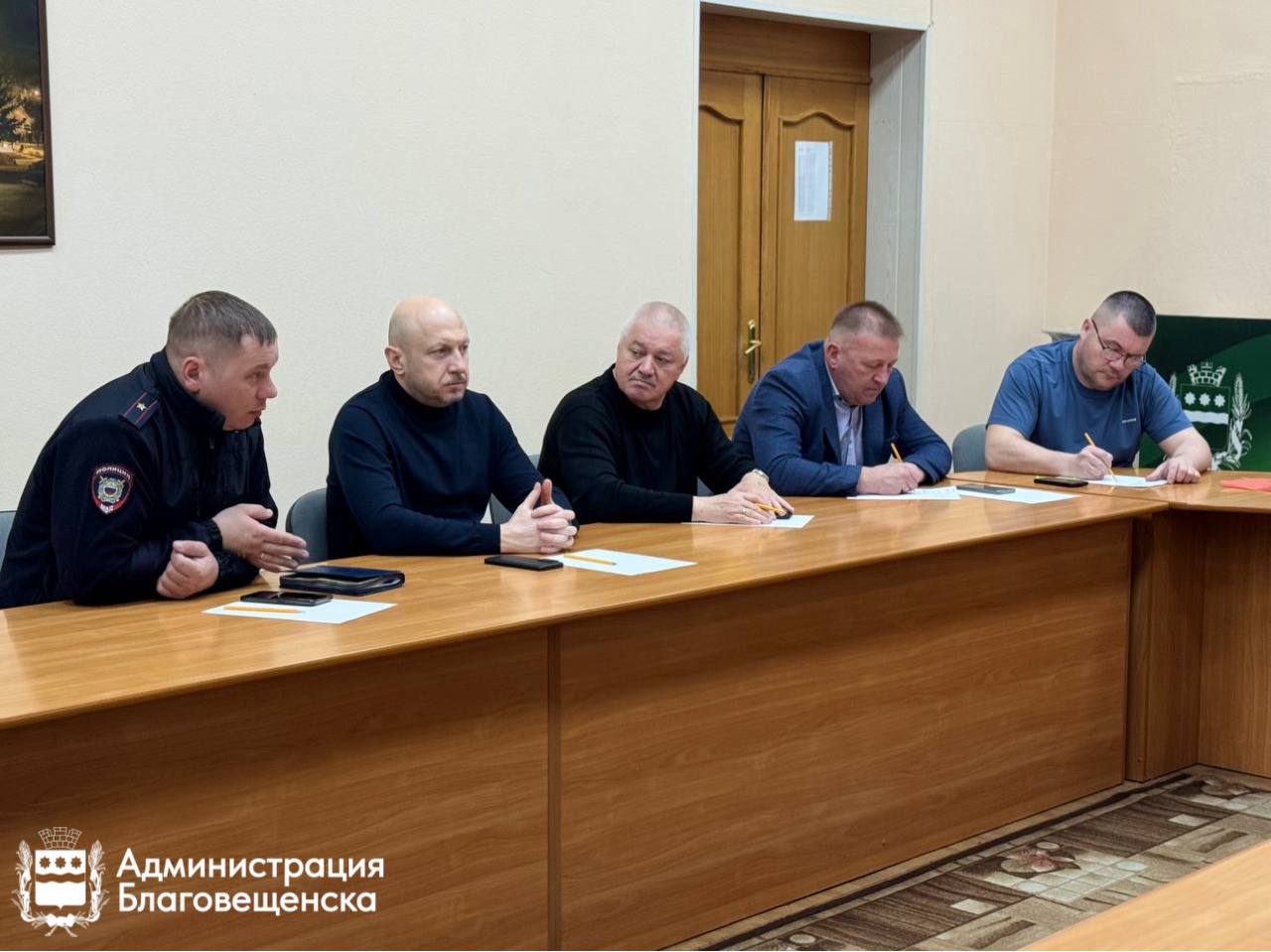 После пожара, в котором погибло пять человек, в администрации Благовещенска провели внеплановое заседание КЧС После пожара, в котором погибло пять человек, в администрации Благовещенска провели внеплановое заседание КЧС