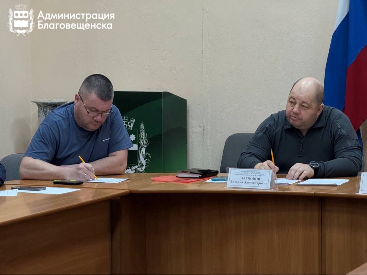 После пожара, в котором погибло пять человек, в администрации Благовещенска провели внеплановое заседание КЧС После пожара, в котором погибло пять человек, в администрации Благовещенска провели внеплановое заседание КЧС