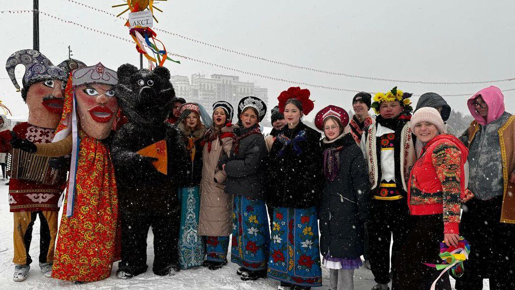 В Благовещенске непогода не помешала отпраздновать Масленицу В Благовещенске непогода не помешала отпраздновать Масленицу