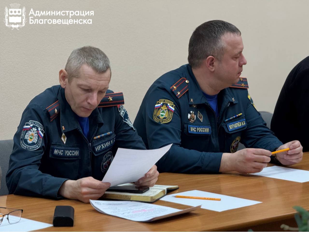 После пожара, в котором погибло пять человек, в администрации Благовещенска провели внеплановое заседание КЧС После пожара, в котором погибло пять человек, в администрации Благовещенска провели внеплановое заседание КЧС